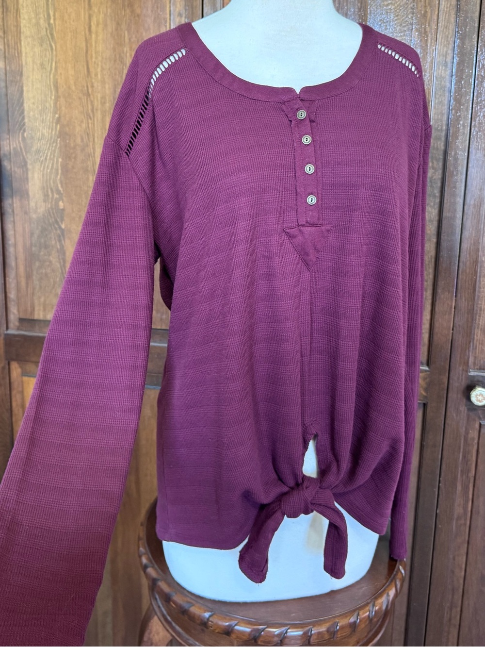 Idyllwind Western | Rodeo Waffle Knit Henley Maroon Tie Front Top Large